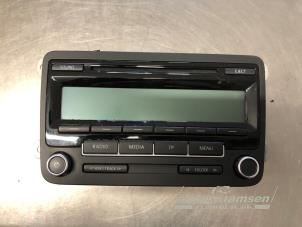 Gebruikte Radio Volkswagen Polo V (6R) 1.2 TDI 12V BlueMotion Prijs € 100,00 Margeregeling aangeboden door Auto Samsen B.V.