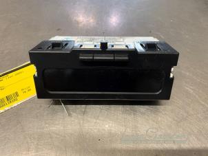 Gebruikte Display Interieur Renault Megane II CC (EM) 2.0 16V Prijs € 75,00 Margeregeling aangeboden door Auto Samsen B.V.