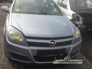 Gebruikte Motorkap Opel Astra H (L48) 1.6 16V Twinport Prijs € 100,00 Margeregeling aangeboden door Auto Samsen B.V.
