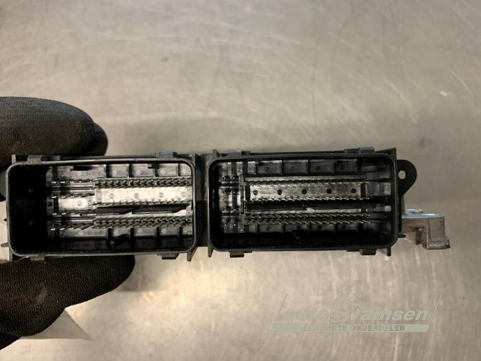 Computer Motormanagement van een Ford Fiesta 6 (JA8) 1.5 TDCi 2017