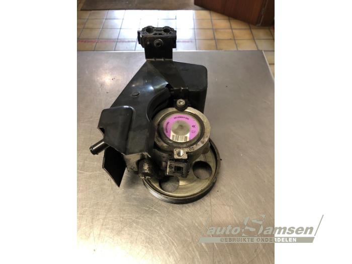 Gebruikte Pomp Servo Peugeot 206+ (2L/M) 1.1 XR,XS Prijs € 75,00 Margeregeling aangeboden door Auto Samsen B.V.