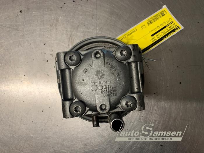 Stuurbekrachtiging Pomp van een Jaguar S-type (X200) 3.0 V6 24V 2001