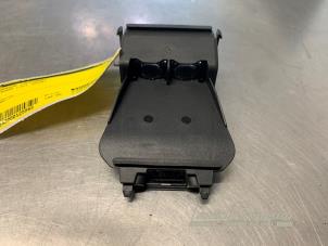 Gebruikte Sensor ACC (afstand) Ford Kuga II (DM2) 1.5 EcoBoost 16V 150 Prijs € 100,00 Margeregeling aangeboden door Auto Samsen B.V.