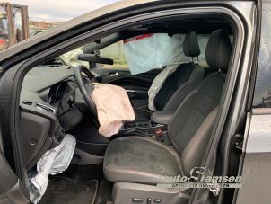 Gebruikte Voorstoel links Ford Kuga II (DM2) 1.5 EcoBoost 16V 150 Prijs € 200,00 Margeregeling aangeboden door Auto Samsen B.V.