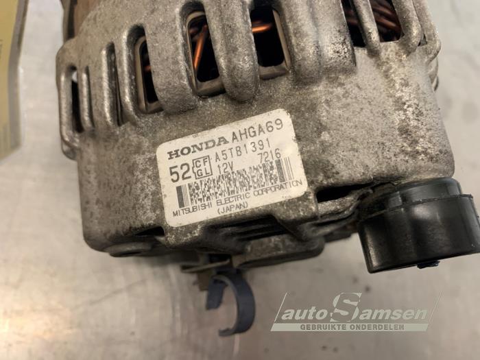 Dynamo van een Honda Civic (FK/FN) 1.4 i-Dsi 2007