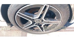 Gebruikte Velg + Band Mercedes A (177.0) 1.3 A-180 Turbo 16V Prijs € 225,00 Margeregeling aangeboden door Auto Samsen B.V.