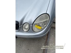 Gebruikte Linker Koplamp Mercedes E (W211) 3.0 E-280 V6 24V Prijs € 125,00 Margeregeling aangeboden door Auto Samsen B.V.