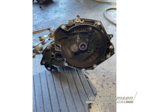 Gebruikte Versnellingsbak Opel Corsa D 1.2 16V Prijs € 250,00 Margeregeling aangeboden door Auto Samsen B.V.