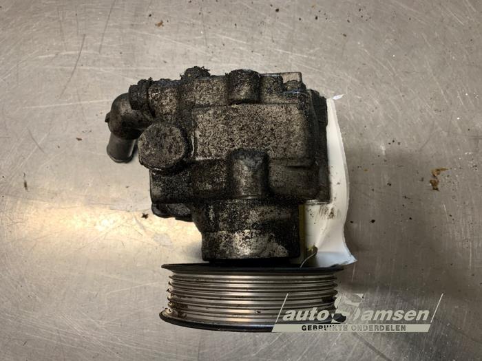 Gebruikte Pomp Servo Volkswagen Transporter T5 2.0 TDI DRF Prijs € 75,00 Margeregeling aangeboden door Auto Samsen B.V.