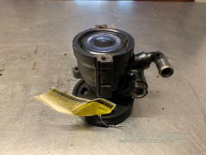 Gebruikte Pomp Servo Dacia Sandero I (BS) 1.2 16V Prijs € 50,00 Margeregeling aangeboden door Auto Samsen B.V.