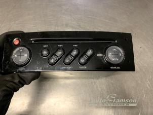 Gebruikte Radio Renault Modus/Grand Modus (JP) 1.2 16V TCe Prijs € 50,00 Margeregeling aangeboden door Auto Samsen B.V.