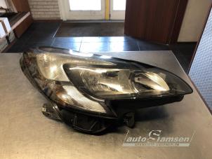 Gebruikte Rechter Koplamp Opel Corsa E 1.4 16V Prijs € 250,00 Margeregeling aangeboden door Auto Samsen B.V.