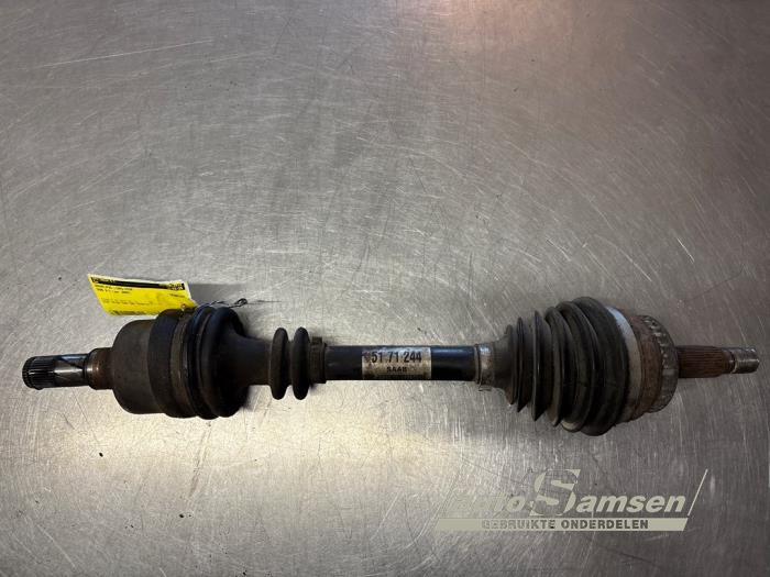 Gebruikte Aandrijfas links-voor Saab 9-3 I (YS3D) 2.0t 16V Prijs € 75,00 Margeregeling aangeboden door Auto Samsen B.V.
