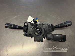 Gebruikte Licht + Raw Schakelaar Renault Clio IV (5R) 1.5 Energy dCi 90 FAP Prijs € 85,00 Margeregeling aangeboden door Auto Samsen B.V.