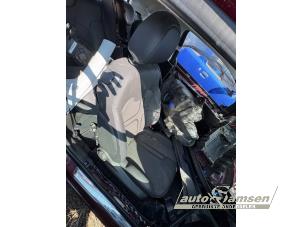 Gebruikte Stoel rechts Opel Adam 1.4 16V Prijs € 150,00 Margeregeling aangeboden door Auto Samsen B.V.