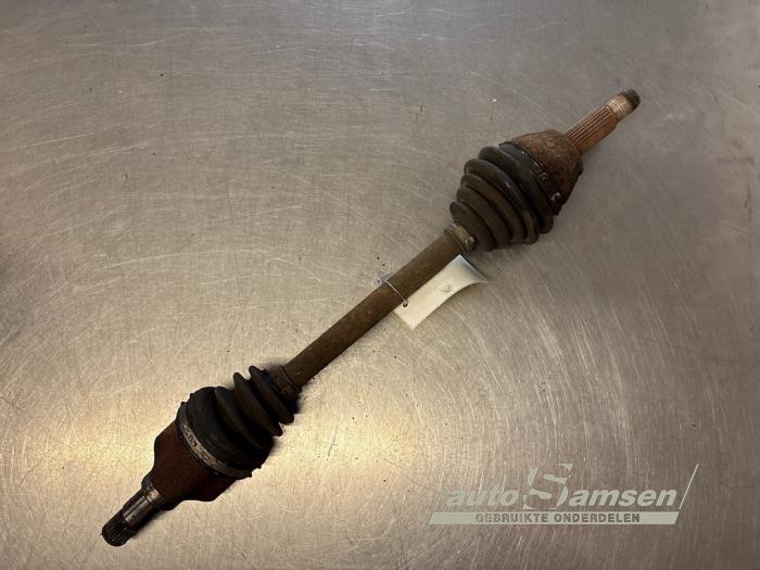 Gebruikte Aandrijfas links-voor Ford Fiesta 6 (JA8) 1.4 16V Prijs € 50,00 Margeregeling aangeboden door Auto Samsen B.V.