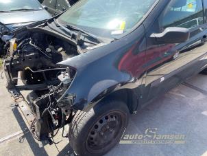 Gebruikte Scherm links-voor Renault Clio III (BR/CR) 1.4 16V Prijs € 75,00 Margeregeling aangeboden door Auto Samsen B.V.