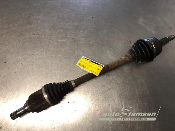 Gebruikte Aandrijfas links-voor Renault Grand Scénic III (JZ) 1.2 16V TCe 130 Prijs € 100,00 Margeregeling aangeboden door Auto Samsen B.V.