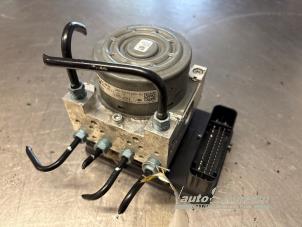 Gebruikte ABS Pomp BMW 2 serie Gran Tourer (F46) 218i 1.5 TwinPower Turbo 12V Prijs € 150,00 Margeregeling aangeboden door Auto Samsen B.V.