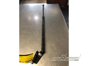 Gebruikte Gasdemper rechts-achter Suzuki Celerio (LF) 1.0 12V Dualjet Prijs € 15,00 Margeregeling aangeboden door Auto Samsen B.V.