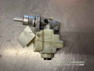 Gebruikte Hoofdremcilinder BMW 7 serie (E65/E66/E67) 760i,Li 6.0 V12 48V Prijs € 50,00 Margeregeling aangeboden door Auto Samsen B.V.