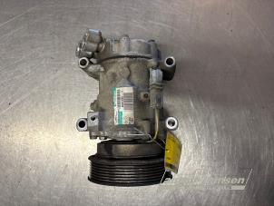 Gebruikte Pomp Airco Renault Twingo II (CN) 1.2 16V Prijs € 50,00 Margeregeling aangeboden door Auto Samsen B.V.