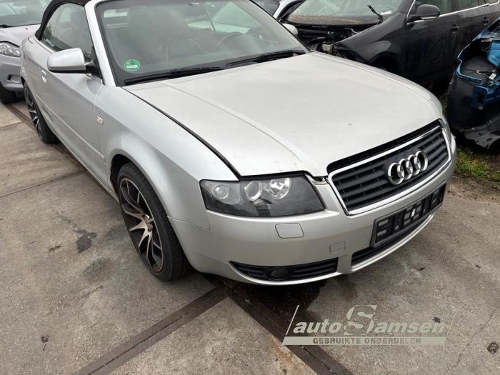 Gebruikte Steekas rechts-voor Audi A4 Cabriolet (B6) 3.0 V6 30V Prijs € 50,00 Margeregeling aangeboden door Auto Samsen B.V.