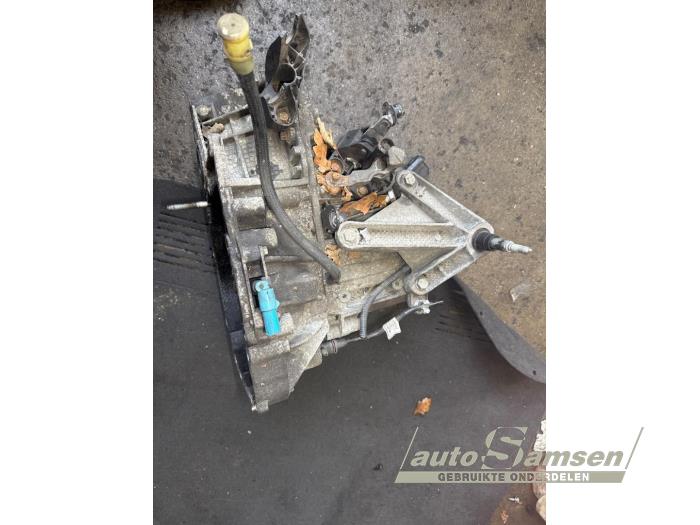 Gebruikte Versnellingsbak Renault Clio III (BR/CR) 1.2 16V Tce Prijs € 300,00 Margeregeling aangeboden door Auto Samsen B.V.