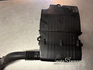 Gebruikte Luchtfilterhuis Fiat Grande Punto (199) 1.2 Prijs € 50,00 Margeregeling aangeboden door Auto Samsen B.V.