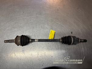 Gebruikte Aandrijfas links-voor Toyota Yaris III (P13) 1.0 12V VVT-i Prijs € 50,00 Margeregeling aangeboden door Auto Samsen B.V.