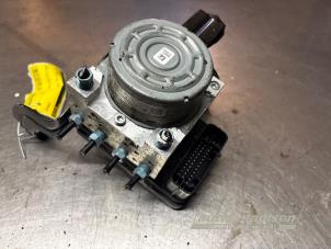 Gebruikte ABS Pomp BMW 3 serie Touring (F31) 320i 2.0 16V Prijs € 200,00 Margeregeling aangeboden door Auto Samsen B.V.