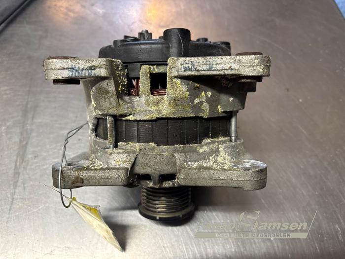 Gebruikte Dynamo Renault Captur I (2R) 0.9 Energy TCE 12V Prijs € 50,00 Margeregeling aangeboden door Auto Samsen B.V.