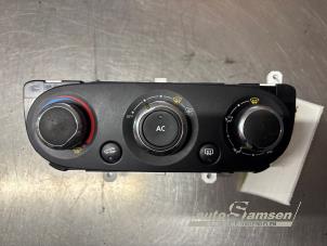 Gebruikte Chaufage Bedieningspaneel Renault Clio IV (5R) 0.9 Energy TCE 90 12V Prijs € 30,00 Margeregeling aangeboden door Auto Samsen B.V.
