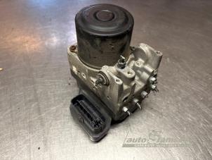 Gebruikte ABS Pomp Toyota RAV4 (A2) 2.0 16V VVT-i 4x4 Prijs € 100,00 Margeregeling aangeboden door Auto Samsen B.V.