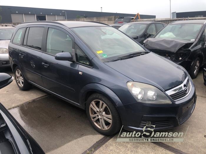 Gebruikte Radiateur Opel Zafira (M75) 1.9 CDTI Prijs € 50,00 Margeregeling aangeboden door Auto Samsen B.V.