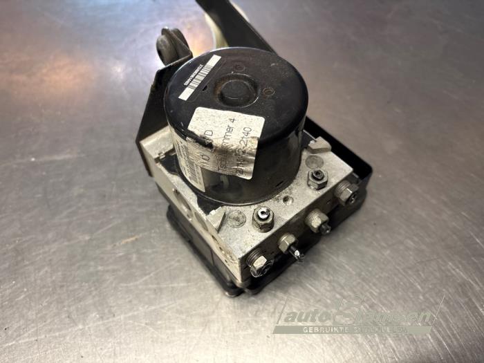 Gebruikte ABS Pomp Ford Focus 3 1.6 Ti-VCT 16V 105 Prijs € 100,00 Margeregeling aangeboden door Auto Samsen B.V.