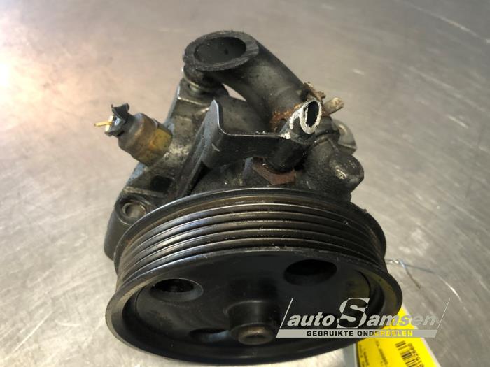 Gebruikte Servopomp Ford Focus C-Max 1.6 16V Prijs € 75,00 Margeregeling aangeboden door Auto Samsen B.V.