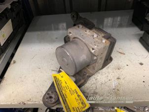 Gebruikte ABS Pomp Renault Megane II Grandtour (KM) 1.5 dCi 100 Prijs € 75,00 Margeregeling aangeboden door Auto Samsen B.V.