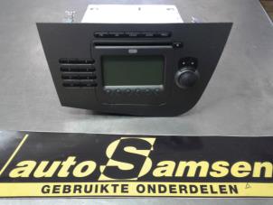 Gebruikte Radio CD Speler Seat Leon (1P1) 1.6 Prijs € 150,00 Margeregeling aangeboden door Auto Samsen B.V.