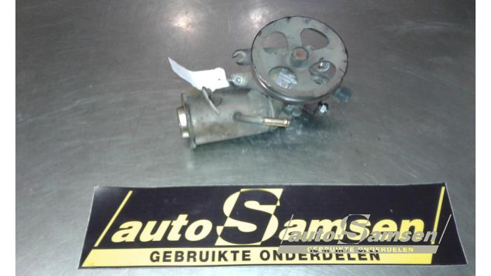 Gebruikte Servopomp Toyota Yaris Verso (P2) 1.5 16V Prijs € 50,00 Margeregeling aangeboden door Auto Samsen B.V.
