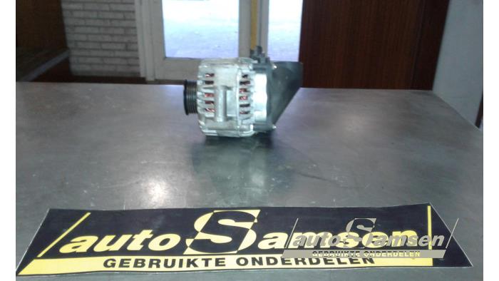 Dynamo van een Ford Mondeo III Wagon 2.5 V6 24V 2002