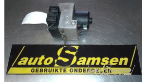 Gebruikte ABS Pomp Toyota Previa (R3) 2.4i 16V VVT-i Prijs € 50,00 Margeregeling aangeboden door Auto Samsen B.V.