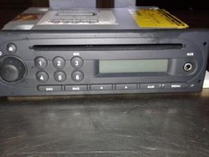 Gebruikte Radio CD Speler Renault Twingo II (CN) 1.2 16V Prijs € 75,00 Margeregeling aangeboden door Auto Samsen B.V.