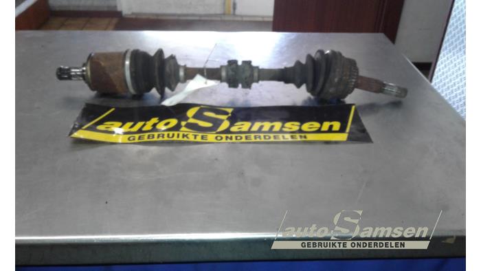 Gebruikte Steekas links-voor Nissan Almera (N16) 1.5 16V Prijs € 40,00 Margeregeling aangeboden door Auto Samsen B.V.