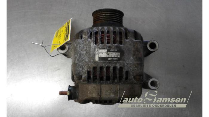 Dynamo van een Jaguar S-type (X200) 3.0 V6 24V 2001
