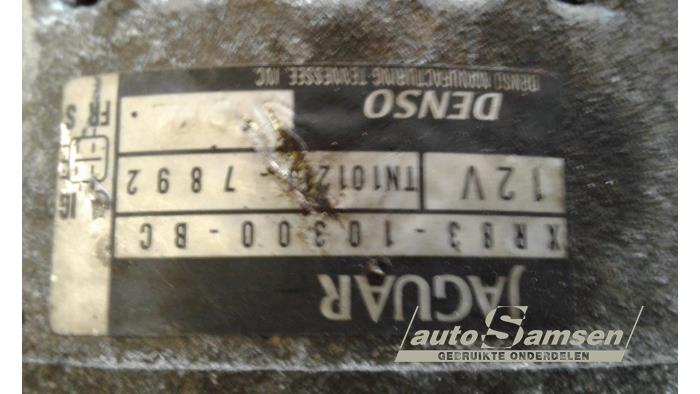 Dynamo van een Jaguar S-type (X200) 3.0 V6 24V 2001