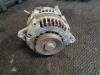 Dynamo van een Nissan Almera Tino (V10M) 2.2 Di 16V HP 2003