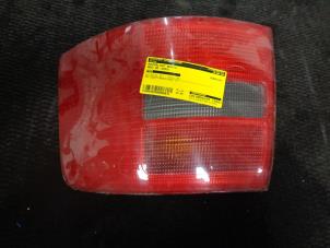 Gebruikte Achterlicht rechts Audi Allroad (C5) 2.5 V6 TDI 24V Prijs € 20,00 Margeregeling aangeboden door Westerhof autodemontage