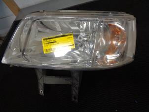 Gebruikte Linker Koplamp Volkswagen Multivan T5 (7E/7HC/7HF/7HM) Prijs € 30,00 Margeregeling aangeboden door Westerhof autodemontage