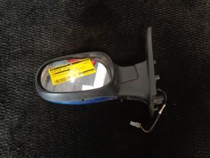 Gebruikte Spiegel Buiten links Nissan Micra (K12) 1.2 16V Prijs € 25,00 Margeregeling aangeboden door Westerhof autodemontage